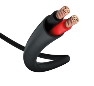 Zwei schmale Kabel in den Farben rot und schwarz bilden zusammen ein großes. schwarz isoliertes Kabel.